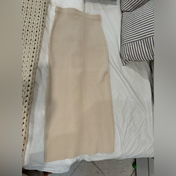 Blythe maxi skirt Pretty Lavish - Picture 6 of 6